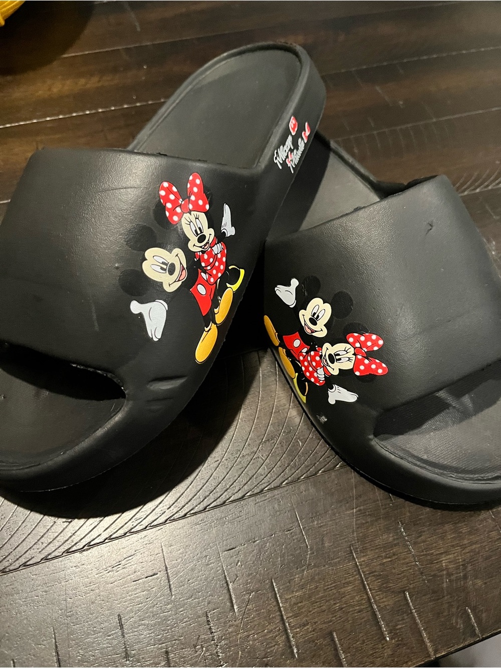 Women’s Black Disney Minnie Mouse Slide Sandals size 7 8 7/8 foam slip on